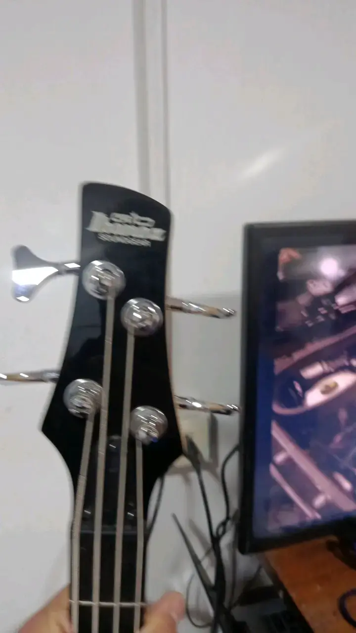 Bajo eléctrico marca Ibanez gio GRS180 - 2