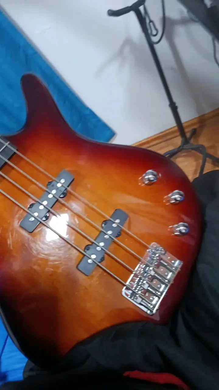Bajo eléctrico marca Ibanez gio GRS180 - 3