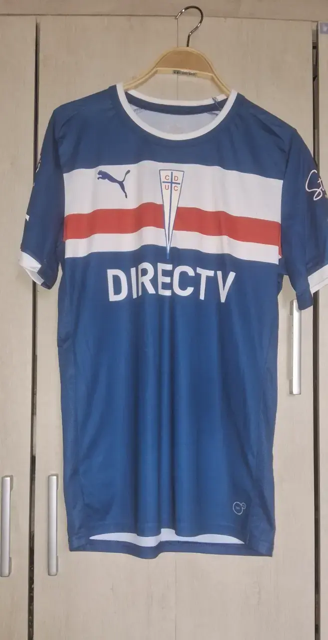 Camisetas de fútbol Universidad Católica Puma y Under Armour - 1