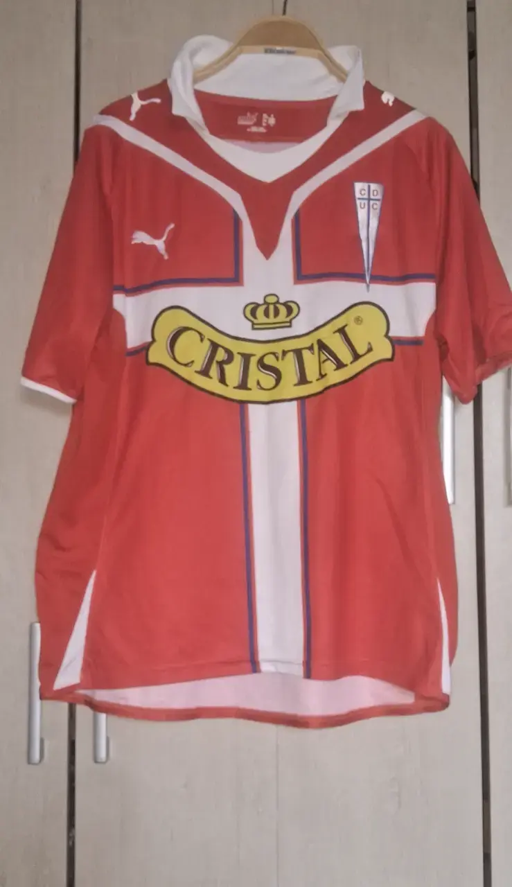 Camisetas de fútbol Universidad Católica Puma y Under Armour - 2