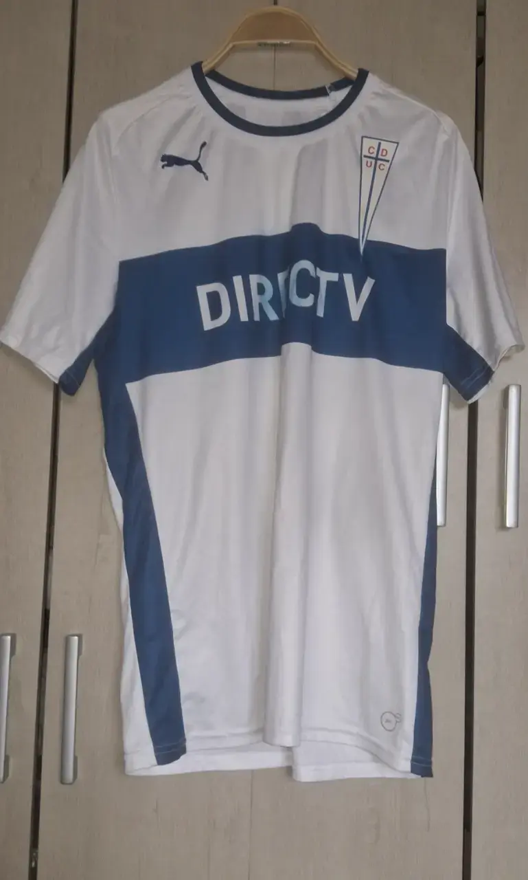Camisetas de fútbol Universidad Católica Puma y Under Armour - 3