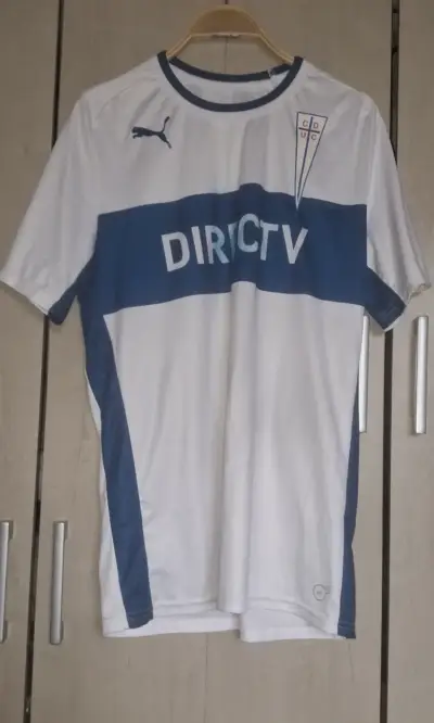Camisetas de fútbol Universidad Católica Puma y Under Armour - miniatura 3