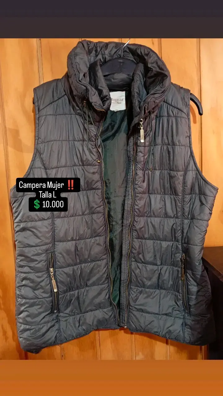 Chaqueta camuflada con capucha de piel sintética - 4