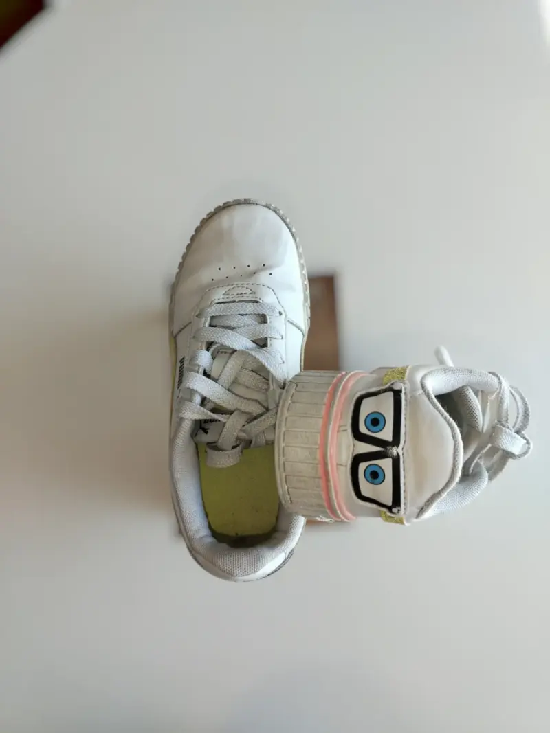 Zapatillas deportivas blancas con diseño divertido - 3