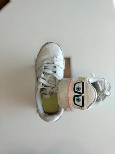 Zapatillas deportivas blancas con diseño divertido - miniatura 3