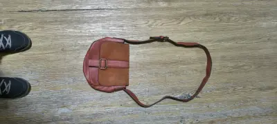 Cartera bandolera de cuero marrón - miniatura 1