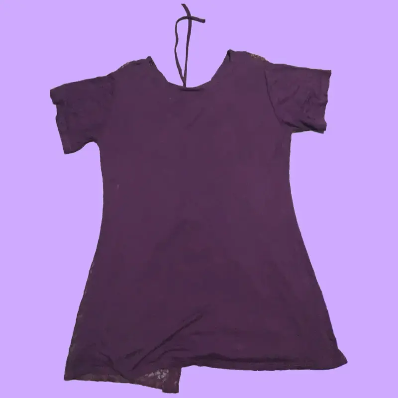 Blusa morada de encaje con detalle floral - 2
