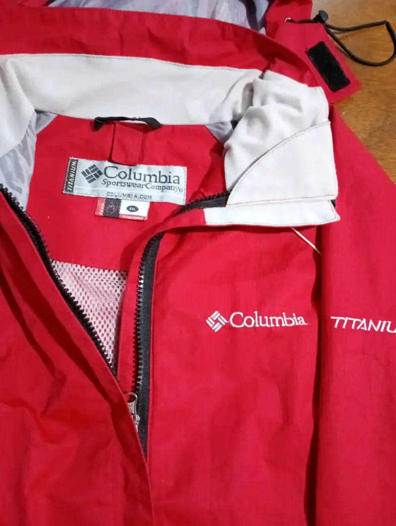 Parka con polar color rojo marca Columbia - 2
