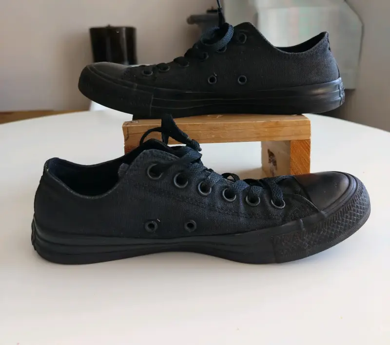 Zapatillas negras de lona estilo casual - 1