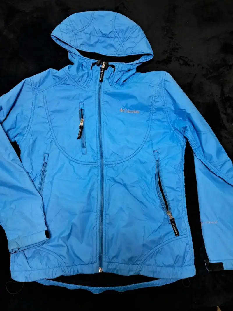 Chaqueta impermeable azul Columbia con capucha