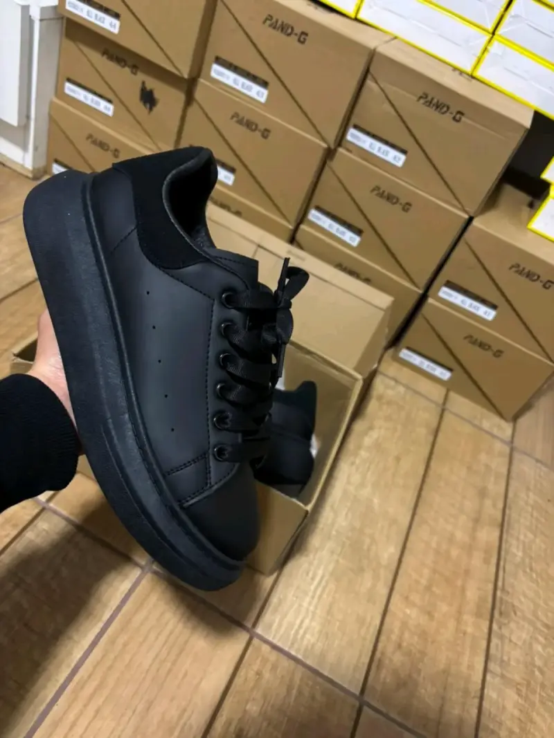 Zapatillas negras unisex estilo casual