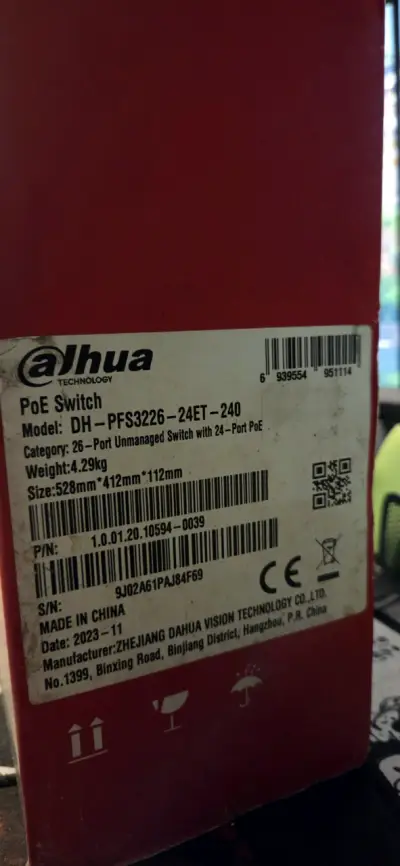 Switch Dahua 24 Puertos 10/100Mbps con PoE - miniatura 2