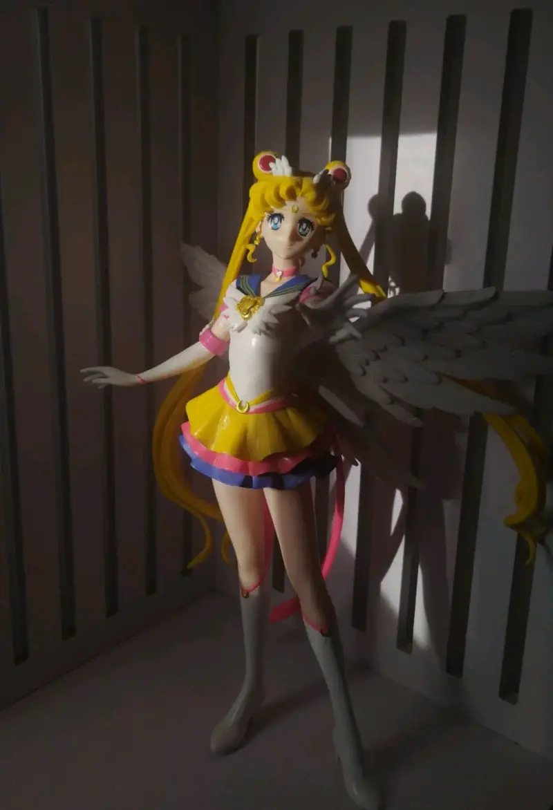Figura coleccionable de Sailor Moon Eternal