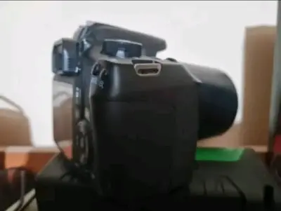Cámara Canon DSLR con pantalla LCD - miniatura 3