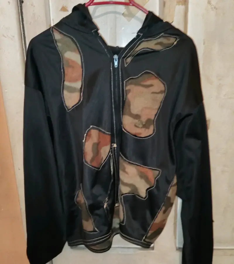 Chaqueta con diseño camuflaje
