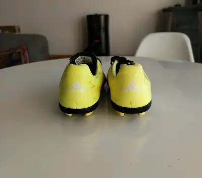Zapatillas  fútbol Adidas negras  amarillas N 33,5 - miniatura 2