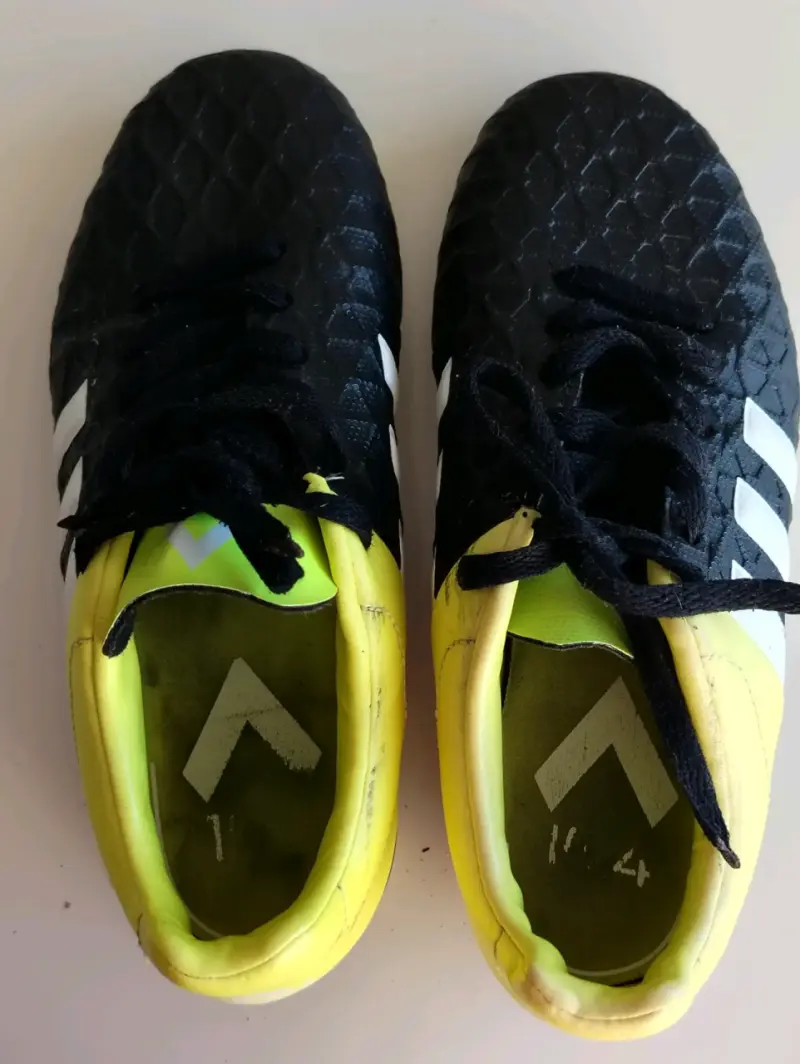 Zapatillas fútbol Adidas negras amarillas N 33,5 - 6
