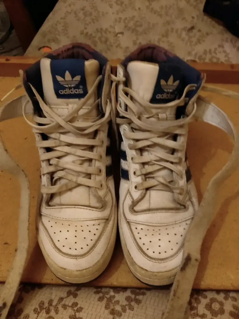 Zapatillas deportivas Adidas blancas usadas