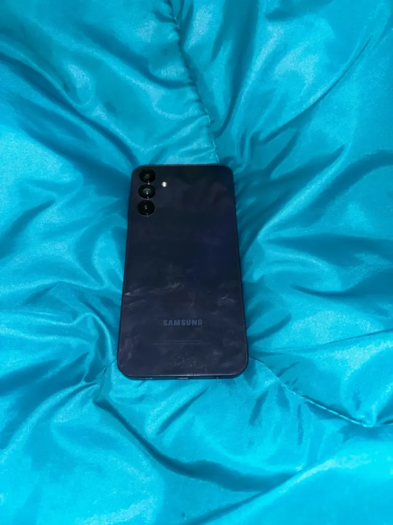 Teléfono Samsung con pantalla dañada - 2