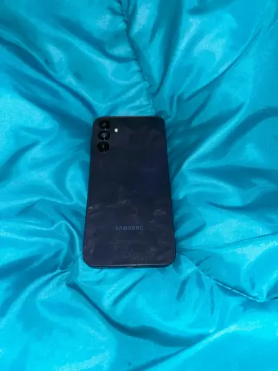 Teléfono Samsung con pantalla dañada - miniatura 2