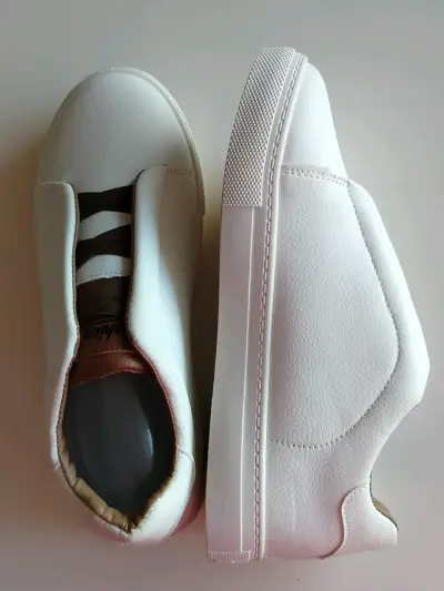 Zapatillas urbanas blancas de cuero sintético - miniatura 1