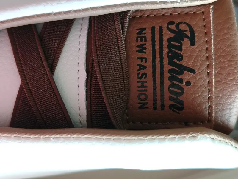 Zapatillas urbanas blancas de cuero sintético - 4