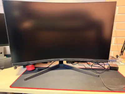 Monitor curvo Samsung 32 p 2k 165hz - miniatura 1