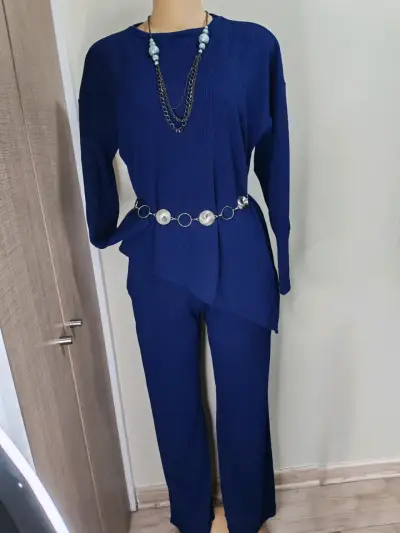 Conjunto de pantalón y blusa azul - miniatura 2