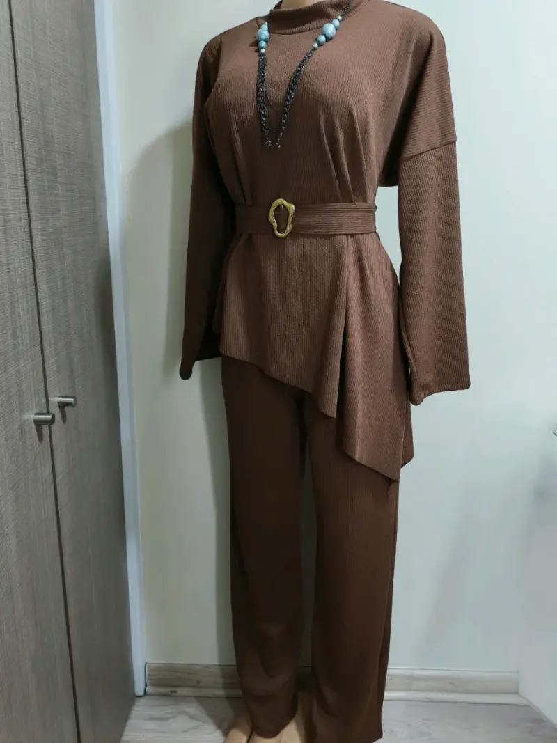 Conjunto de dos piezas marrón elegante para mujer - 2