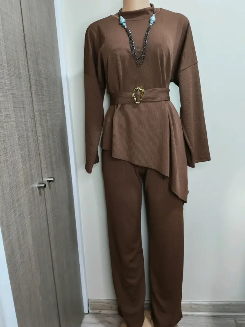 Conjunto de dos piezas marrón elegante para mujer - 3