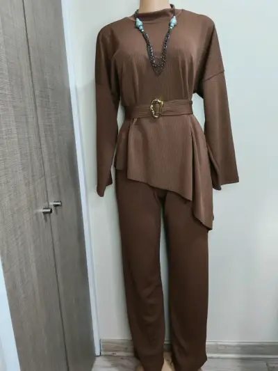 Conjunto de dos piezas marrón elegante para mujer - miniatura 3