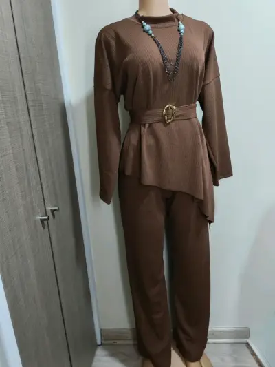 Conjunto de dos piezas marrón elegante para mujer - miniatura 4