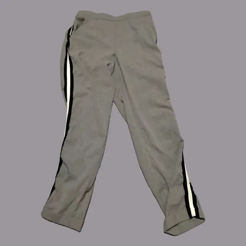 Pantalon gris con franjas laterales