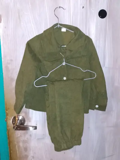 Conjunto de ropa infantil verde militar - miniatura 2