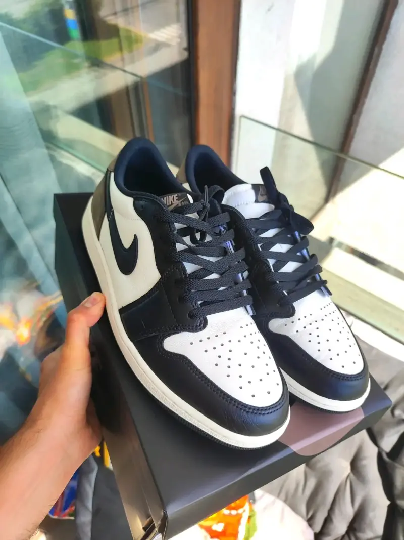Jordan. 1 low mocha - 1