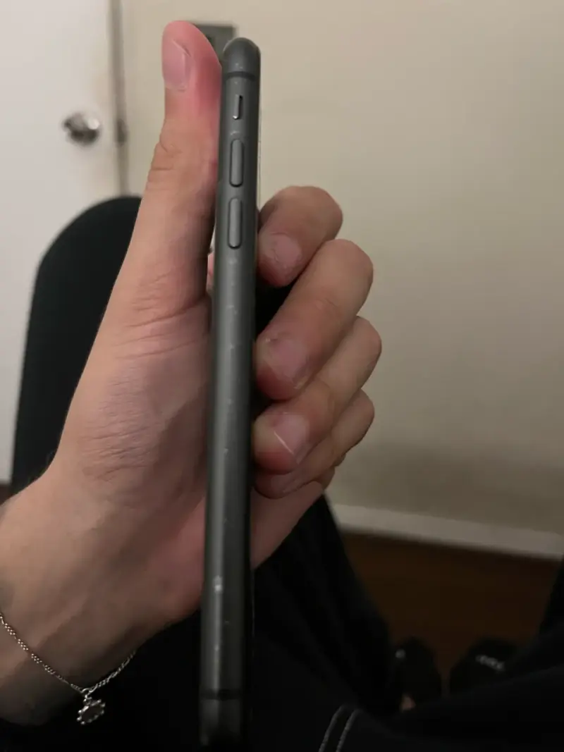 iPhone 11 en buen estado color negro - 4
