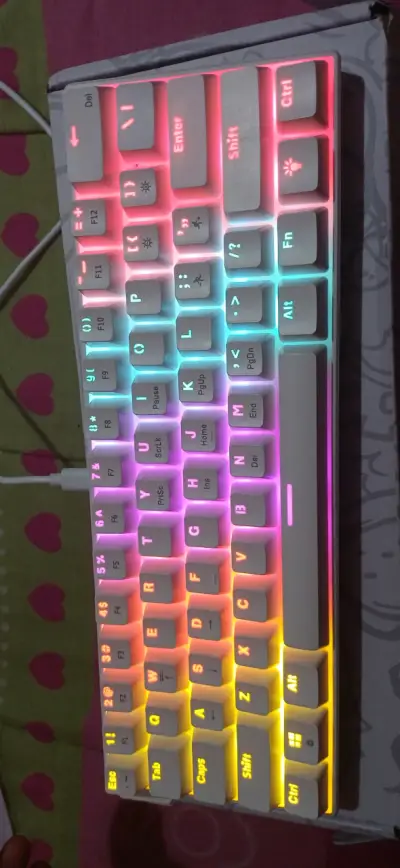 Teclado mecánico RGB retroiluminado compacto - miniatura 1