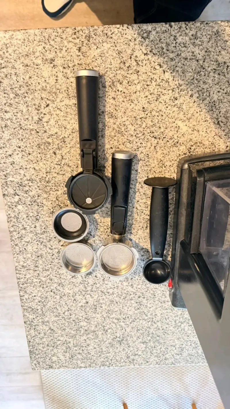 Máquina de café espresso Oster con accesorios - 3