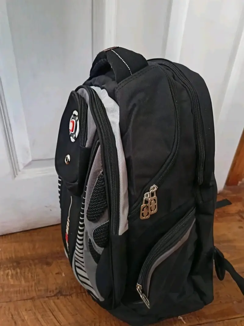 Mochila deportiva DFM Best negra y gris - 2