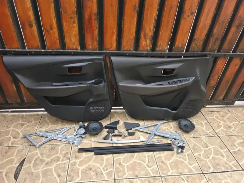 Paneles de puerta para auto con accesorios