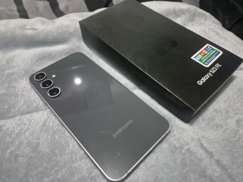 Samsung Galaxy S23 FE con caja original - 2