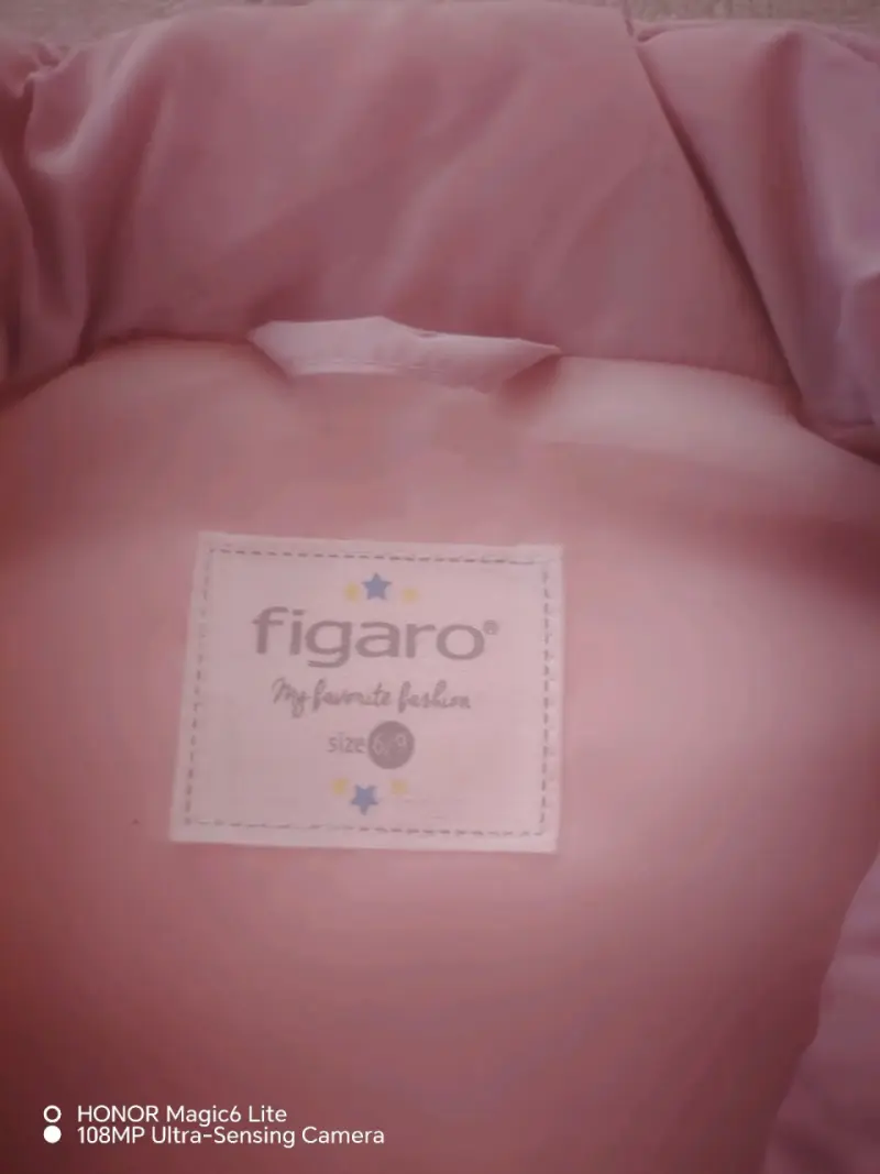 Chaleco sin mangas rosado con diseño de corazones - 2
