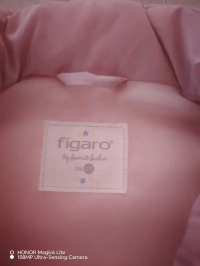 Chaleco sin mangas rosado con diseño de corazones - miniatura 2