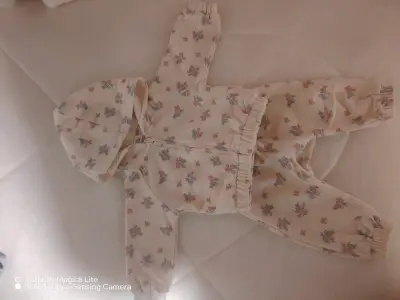 Conjunto de bebé con capucha y estampado floral - miniatura 1