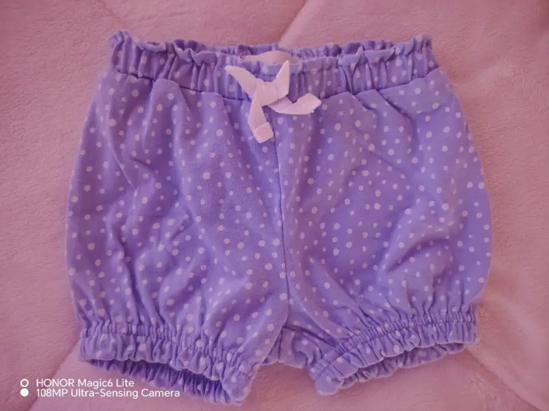 Shorts de bebé morados con lunares - 1