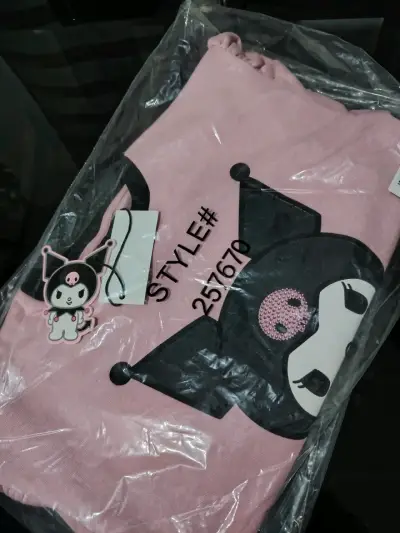 Polerón rosa Kuromi para niña - miniatura 2
