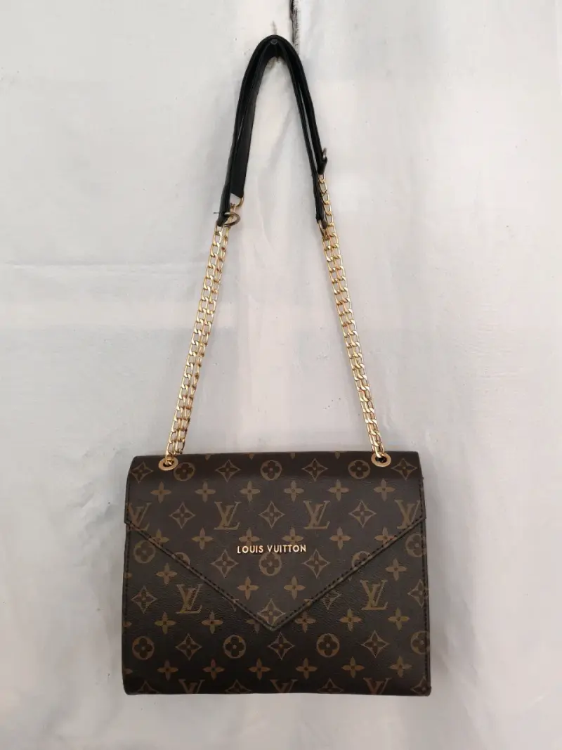 Bolso Louis Vuitton Monograma con Cadena - 1