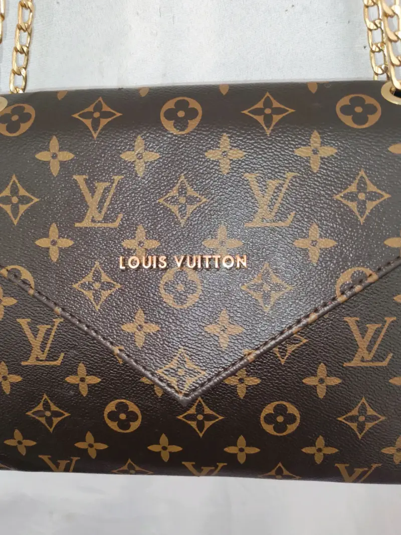 Bolso Louis Vuitton Monograma con Cadena - 2