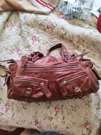 Bolso de cuero marrón con múltiples bolsillos - miniatura 2