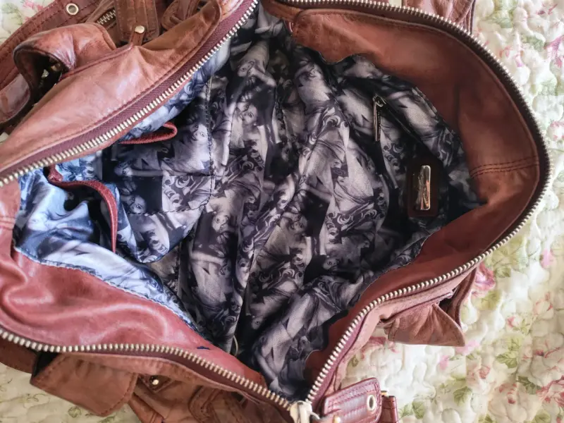 Bolso de cuero marrón con múltiples bolsillos - 5